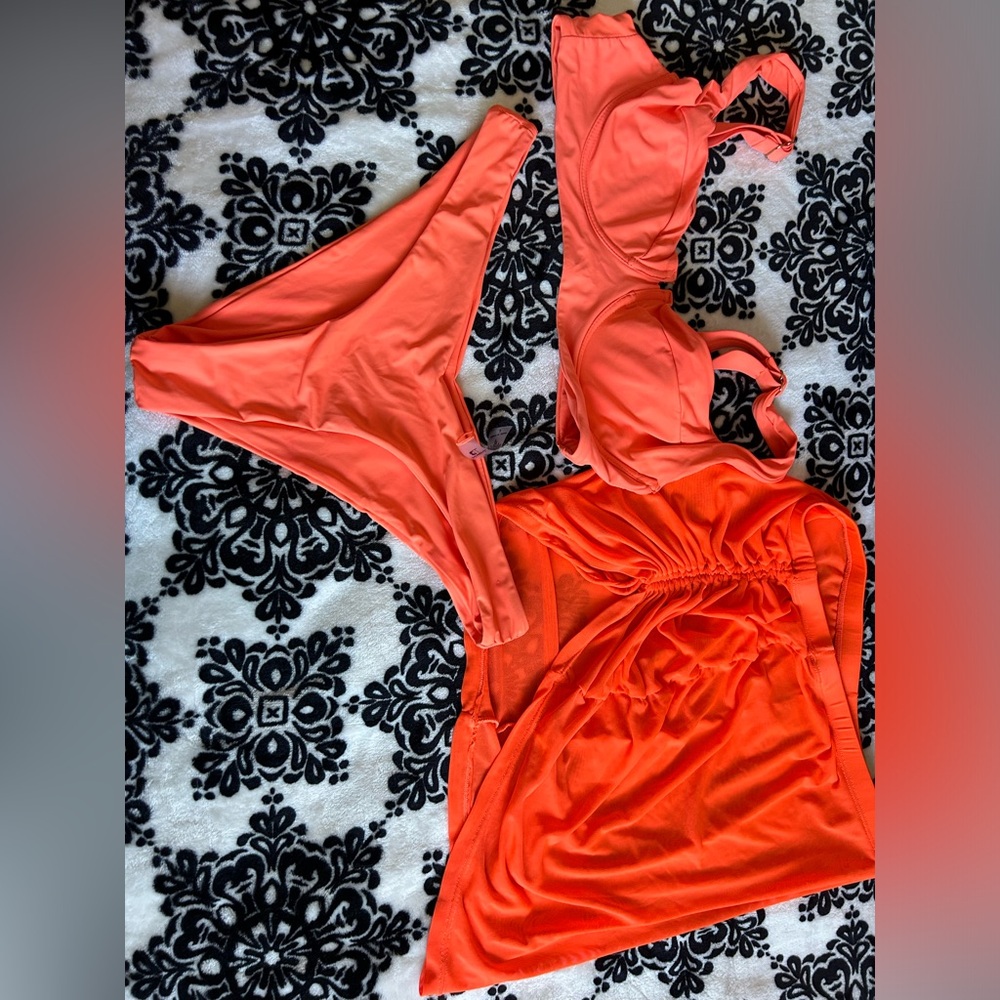 Neon orange bikini set 🧡